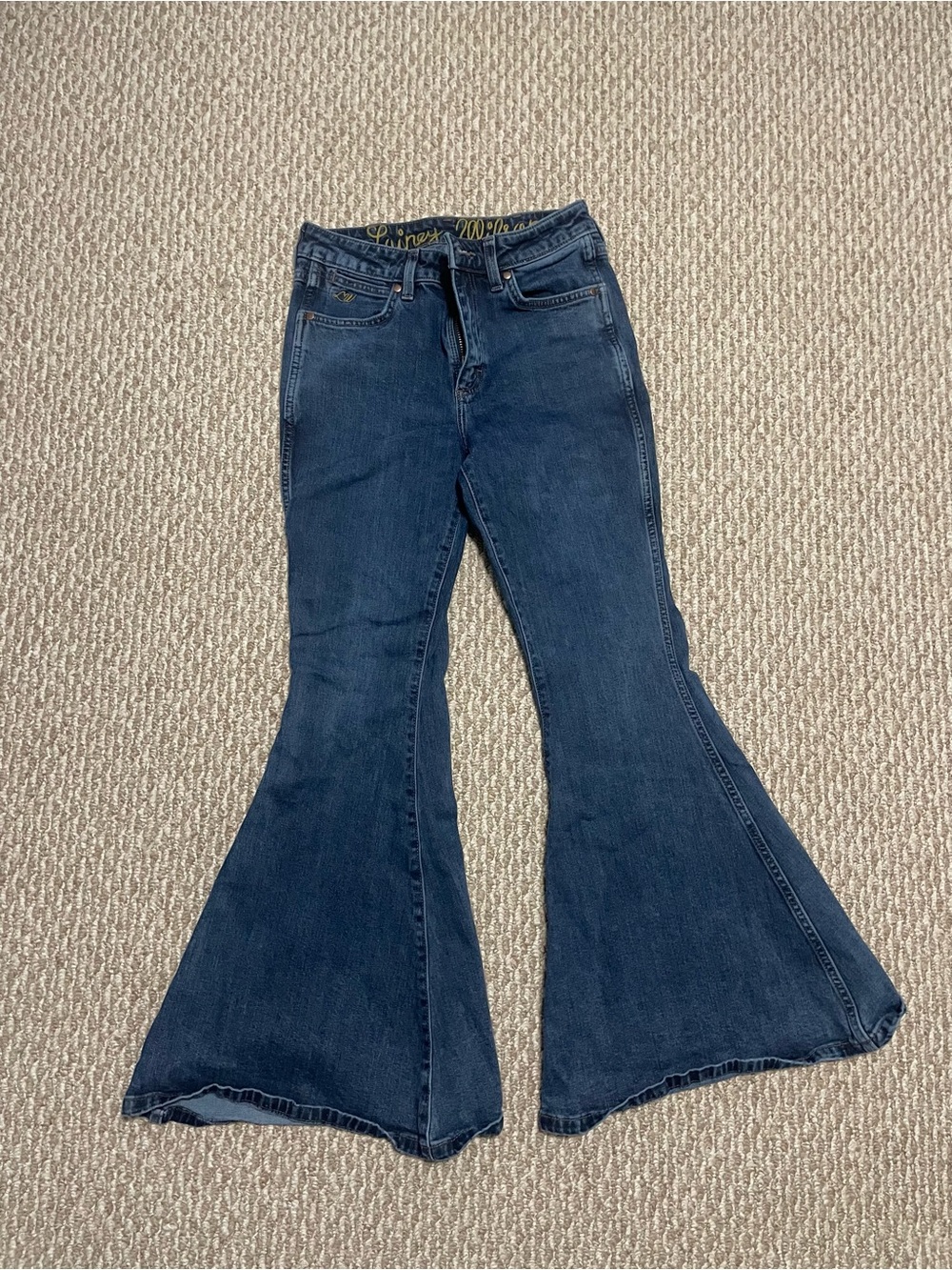 Lainey Wilson Wrangler Jeans - Picture 6 of 9